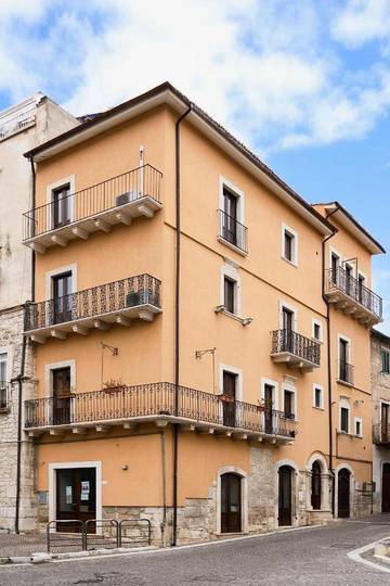 Chambre d’hôte pour 4 personnes, avec vue et balcon à Tocco da Casauria