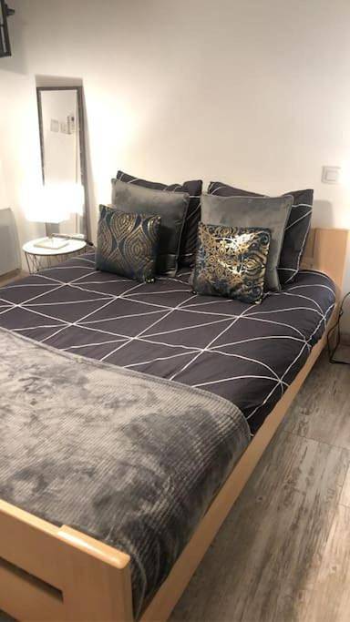 Appartement entier, One-Bedroom Apartment in Libourne, Région de Libourne