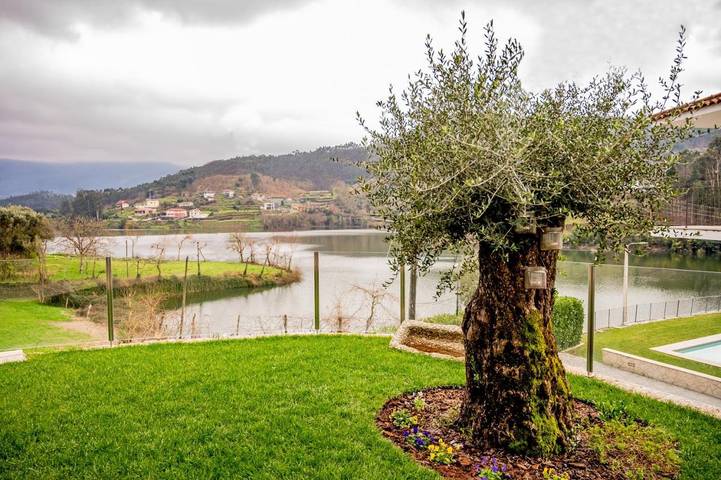 Casa rural para 4 personas, con vistas al lago y jardín además de vistas y terraza en Mosteiro