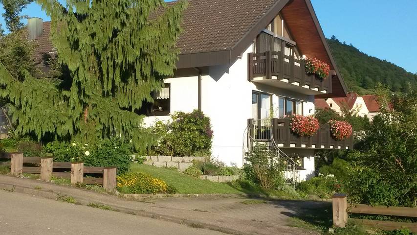 Ganze Wohnung, Apartment 'Gänsbach' mit privater Terrasse, Gemeinschaftsgarten und WLAN in Albstadt, Neckar-Alb