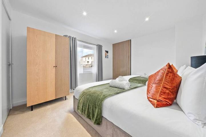 2-Bed House Greenock - Free Street Parking - Close to Clyde Shipyard in Inverclyde