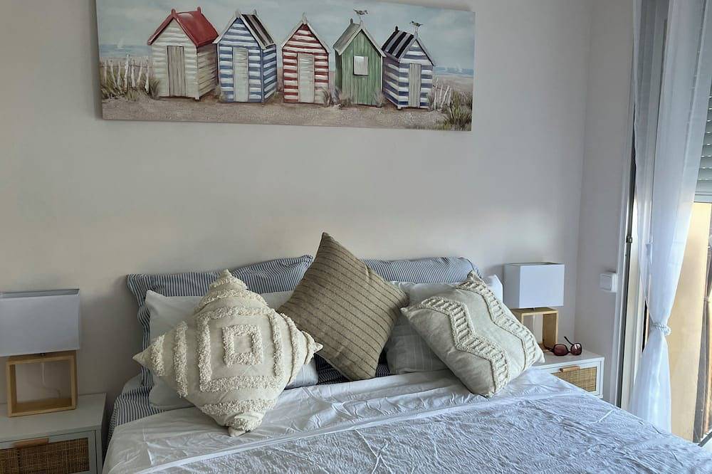 Apartamento entero, Beach Loft with fantastic view over the Mediterranean and Palamos. in Torre Valentina, Calonge