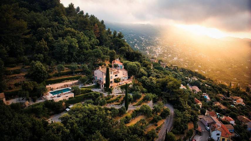 Chambre d’hôte pour 2 personnes, avec terrasse et piscine ainsi que vue et jardin, animaux acceptés à Grasse - 2