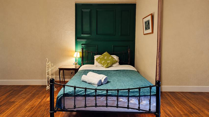 Fabulous 6-Bed Victorian Period House, Sleeps 12 in Derry, Condado de Londonderry