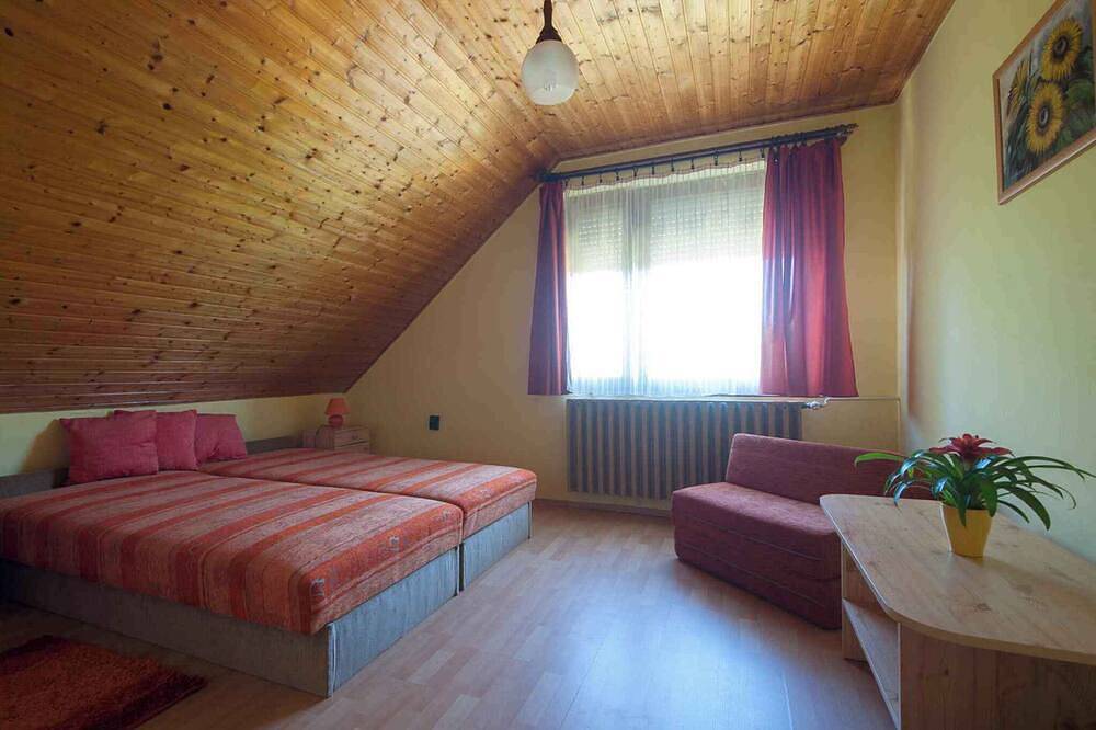 Appartamento intero, Appartamento con piscina e aria condizionata in Balatonkeresztur, Riva Meridionale del Lago Balaton