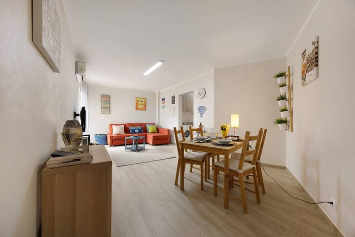 Entire apartment, Apartment "Casa Alegre" with Sea View, Balcony & Wi-Fi in Praia da Rocha, Portimão