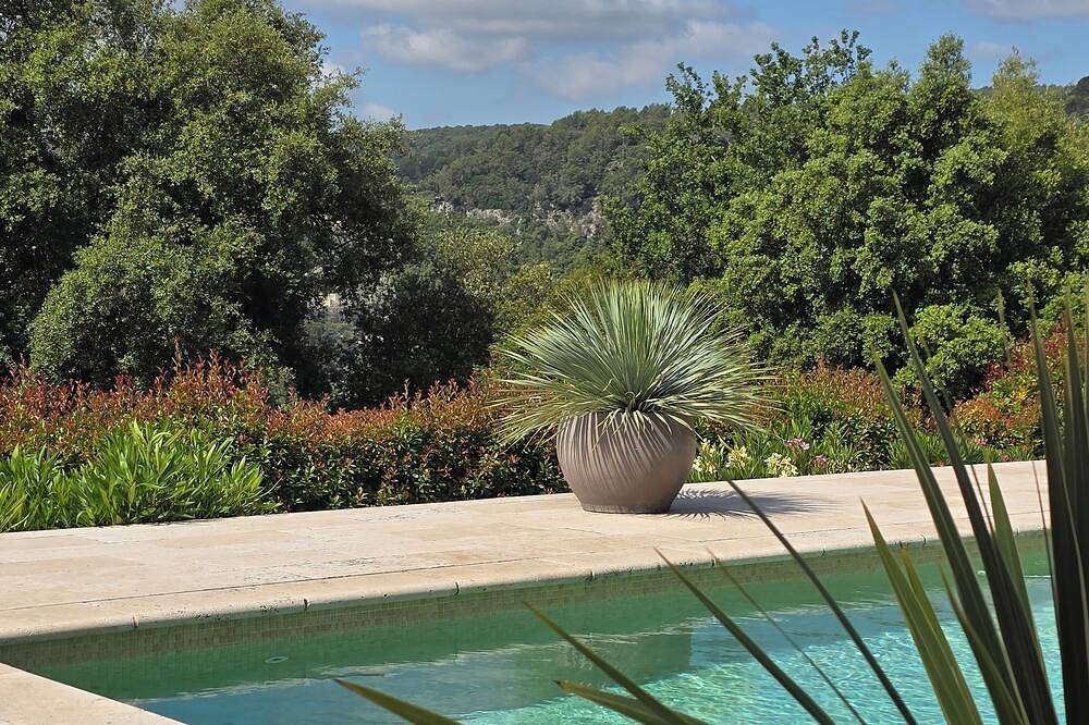 Apartamento entero, Stunning 2-room apartment in La Colle Sur Loup, with a furnished terrace and access to the pool in La Colle-sur-Loup, Costa mediterránea (Francia)