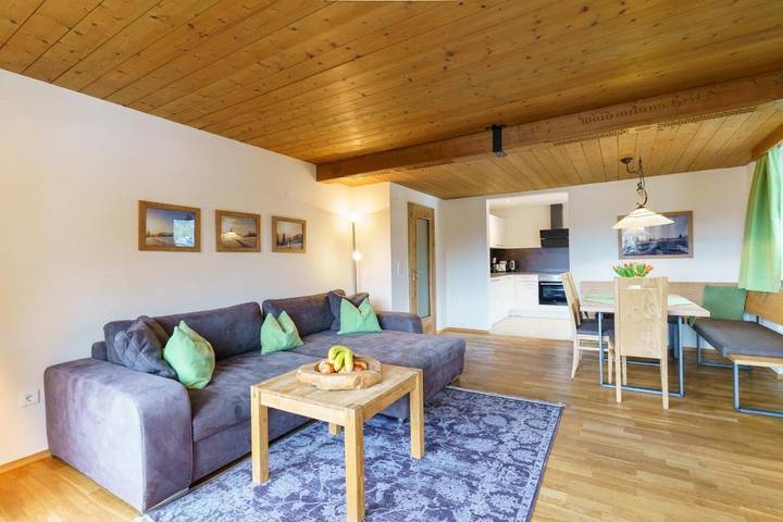 Ferienwohnung für 3 Personen, mit Garten und Ausblick sowie Sauna, mit Haustier