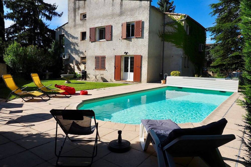 Apartamento entero, Superb apartment in a villa with swimming pool in a quiet location! in Volx, Parque natural regional del Luberon