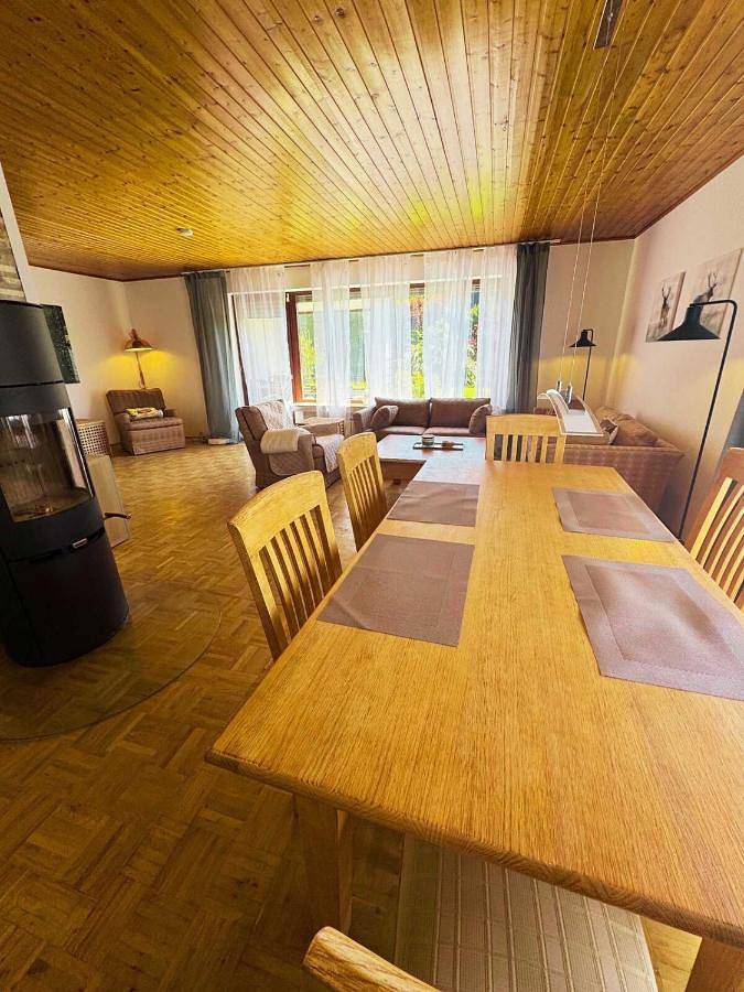 Ferienwohnung für 6 Personen, mit Garten und Ausblick sowie Sauna, mit Haustier