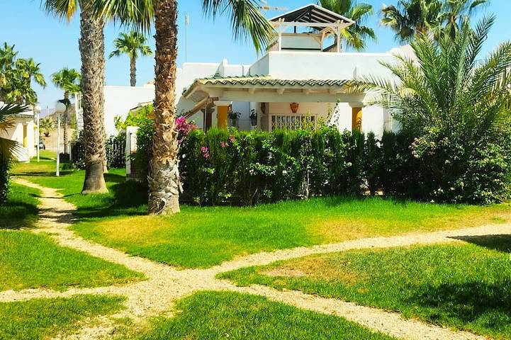 Casita cerca de playa, luminosa y confortable, terraza para disfrutar del clima in San Juan de los Terreros, Pulpí