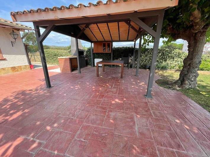 Chalet para 16 personas, con terraza además de vistas y piscina, Se admiten mascotas en Valles Oriental - 3