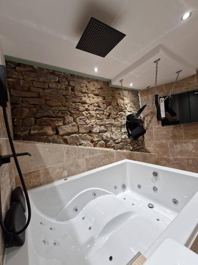 Appartement entier, L'éxperience Love Room in L'Étrat, Loire