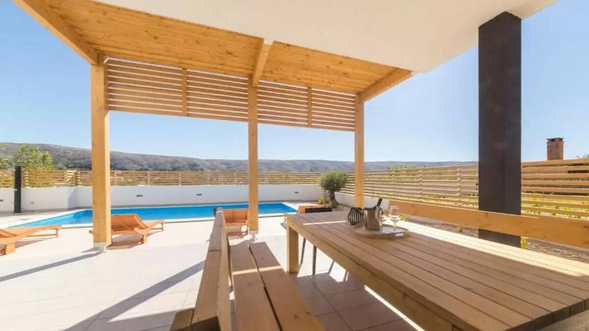 Villa für 10 Personen, mit Terrasse und Pool auf Pag - 2