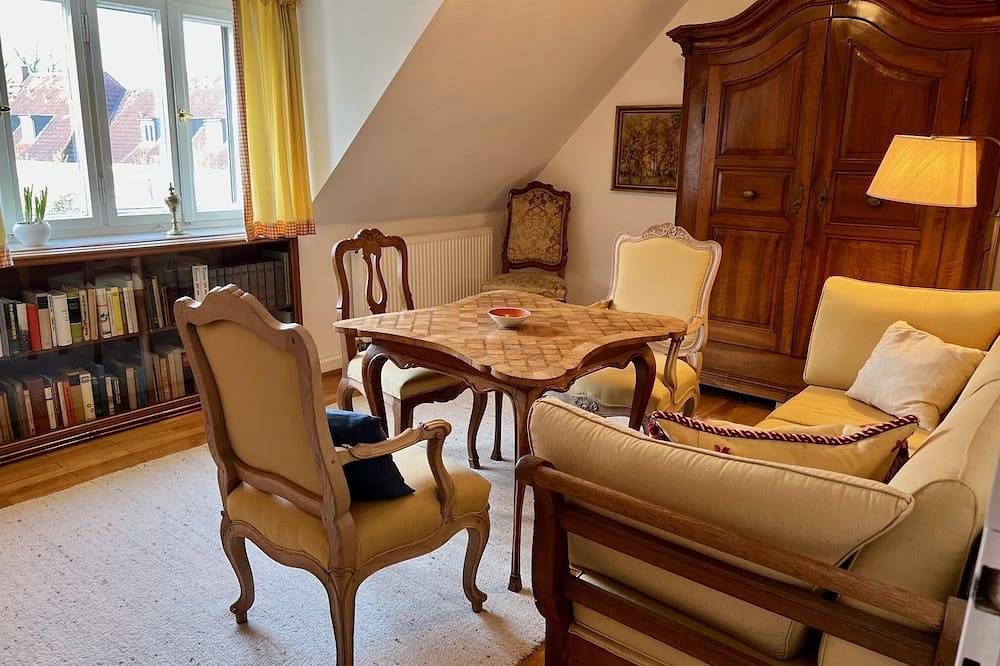 Ganze Wohnung, Gepflegte Dg-Wohnung am Fuße des Grünen Hügels in Frankenalb