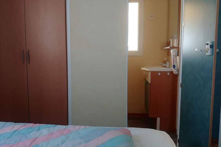 Mobil home tout confort sur jardinet privé 140m2 (camping très calme) in Bourcefranc-le-Chapus, Côte de Beauté