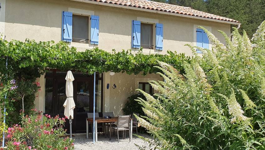 Gîte pour 3 personnes, avec piscine