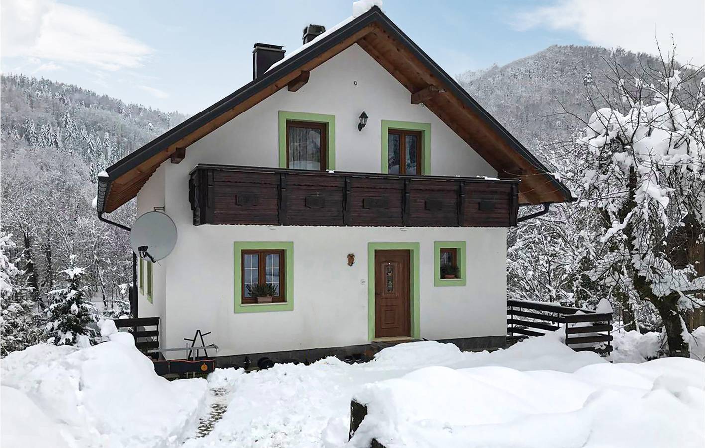 Charmante 2-Zimmer-Wohnung mit Terrasse, 600 m vom Strand entfernt in Delnice, Primorje-Gorski Kotar