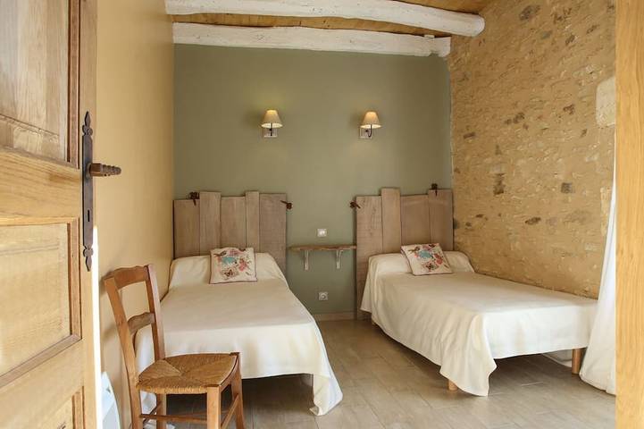 Location de vacances pour 9 personnes, avec terrasse et jardin, animaux acceptés à Le Bugue - 3