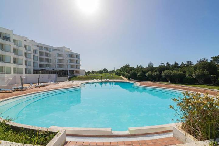 Casa de férias para 6 pessoas, com vista e jardim e ainda piscina and piscina infantil em Praia da Prainha