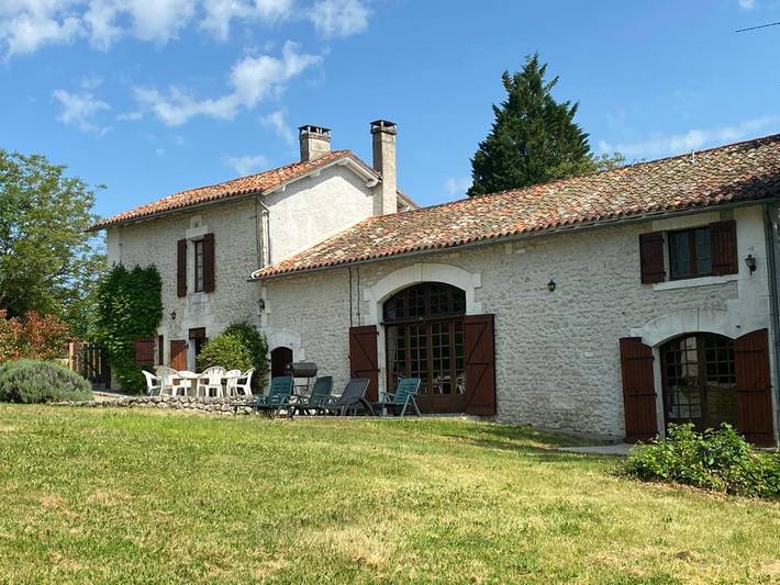 Location de vacances pour 8 personnes, avec Terrasse ainsi que Jardin et Vue à Villetoureix