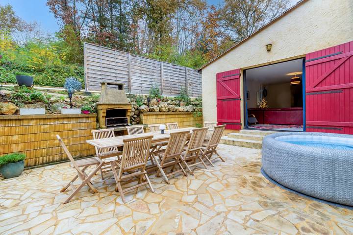 Maison de vacances pour 13 personnes, avec jardin et jacuzzi en Dordogne