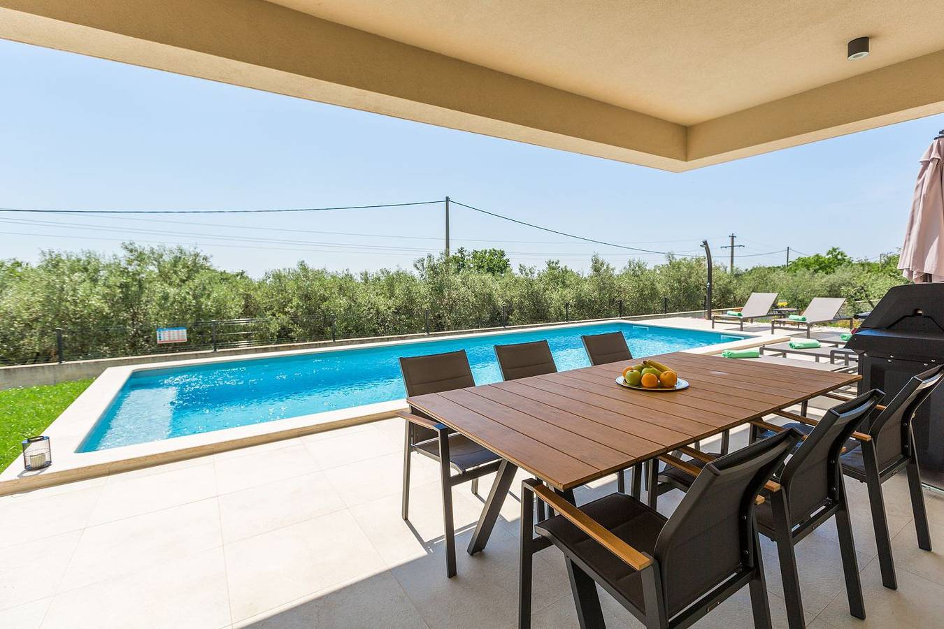 Neue und hundefreundliche Villa mit Panorama-Meerblick, Privatpool, Grillbereich, Babybett, Waschmaschine in Visignano (Općina), Istria centrale