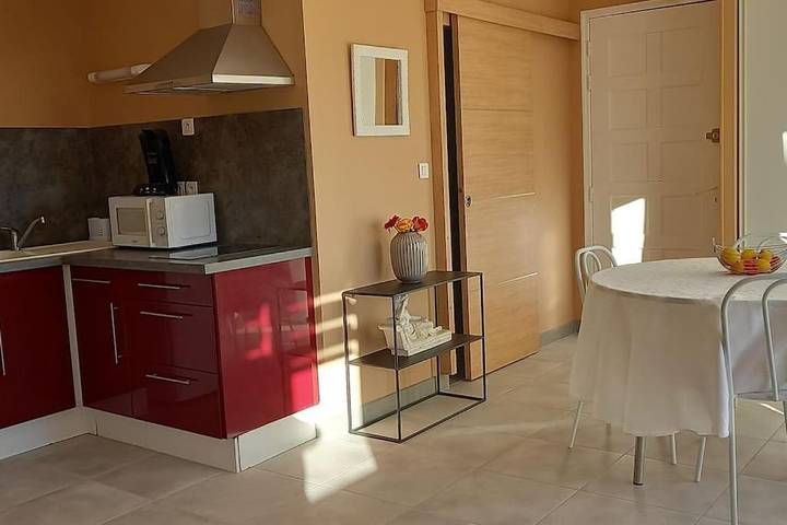 Gîte pour 3 personnes, avec jardin ainsi que vue et terrasse à Lespignan - 3