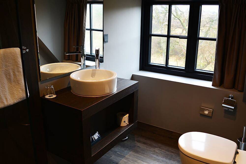 Prime Location Near City Center, Local Hotspots, Beach Vibes & Outdoor Adventure in Wassenaar, Stadsgewest Haaglanden