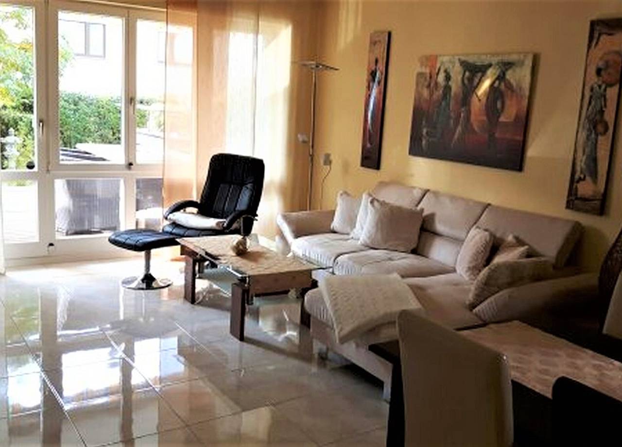 Ganze Wohnung, Ferienwohnung 'Laura' mit privater Terrasse, privatem Garten und Wi-Fi in Langenargen, Region Bodensee-Oberschwaben