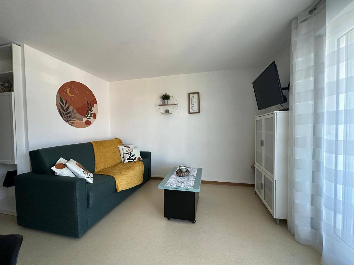 Appartement entier, Studio cabine vue mer latérale in Sainte Cécile Plage, Camiers