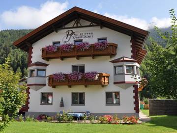 Ferienwohnung für 3 Personen, mit Garten und Balkon, kinderfreundlich in Oetz