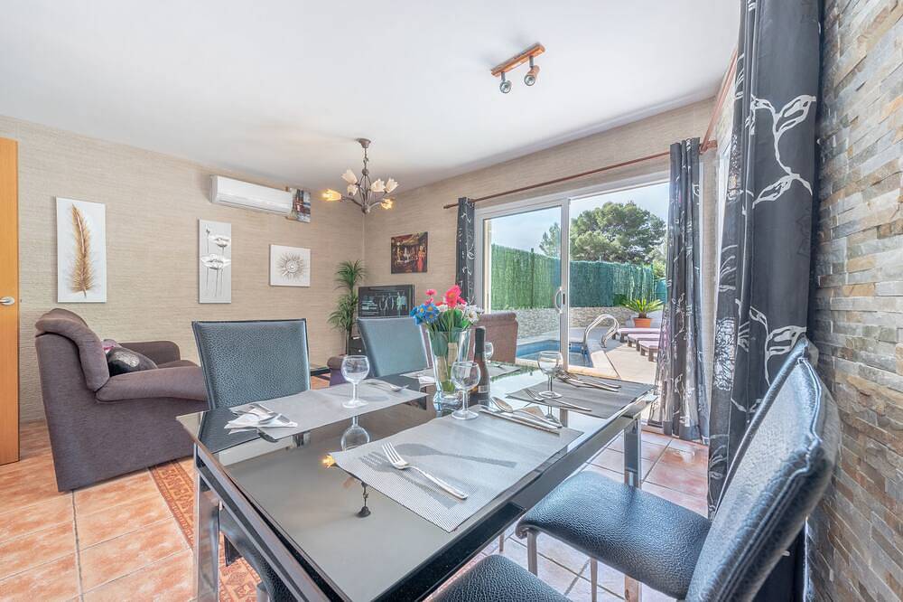 Precioso Chalet  pareado con Piscina y  Aire Acondicionado cerca del la playa in Puerto de Alcúdia, Alcúdia