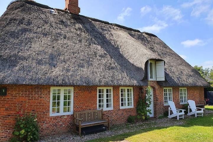 Ferienhaus für 8 Personen, mit Terrasse und Garten sowie Sauna in Aventoft