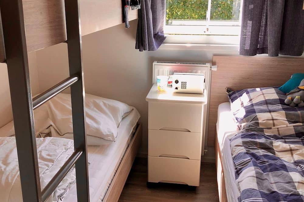 Chalet moderno en Renesse en el camping Julianahoeve, a 300 metros de la playa. in Playa de Renesse, Renesse