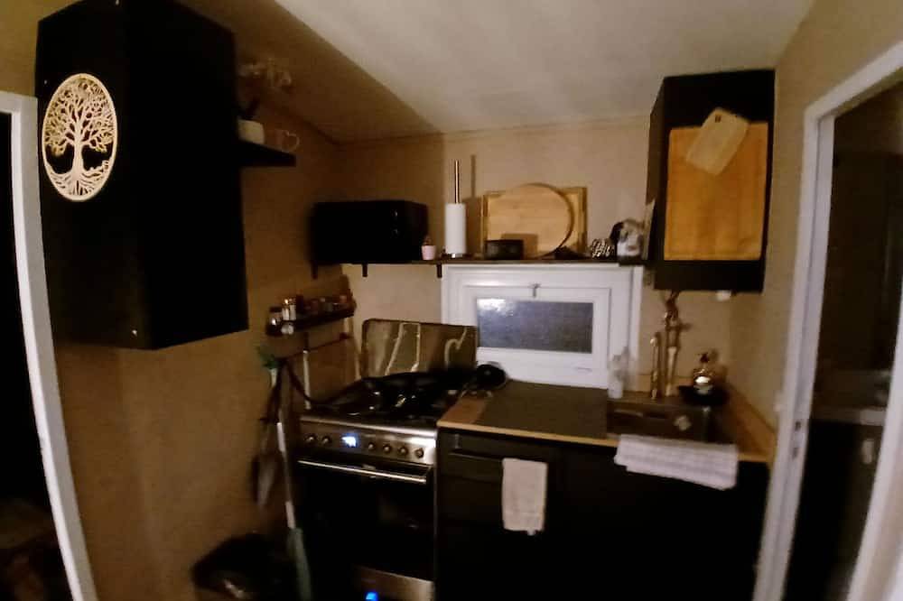 Comfortable bungalow in a 3-star family campsite in Aubagne, Marseille region