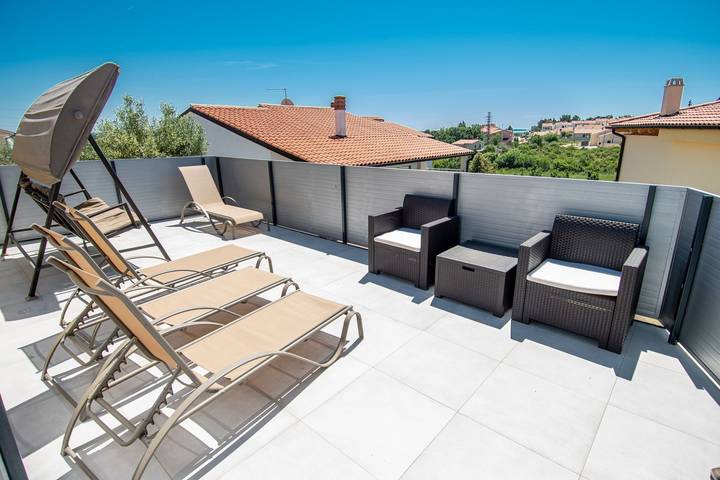 Location de vacances pour 7 personnes, avec jardin ainsi que piscine et sauna à Peroj - 3