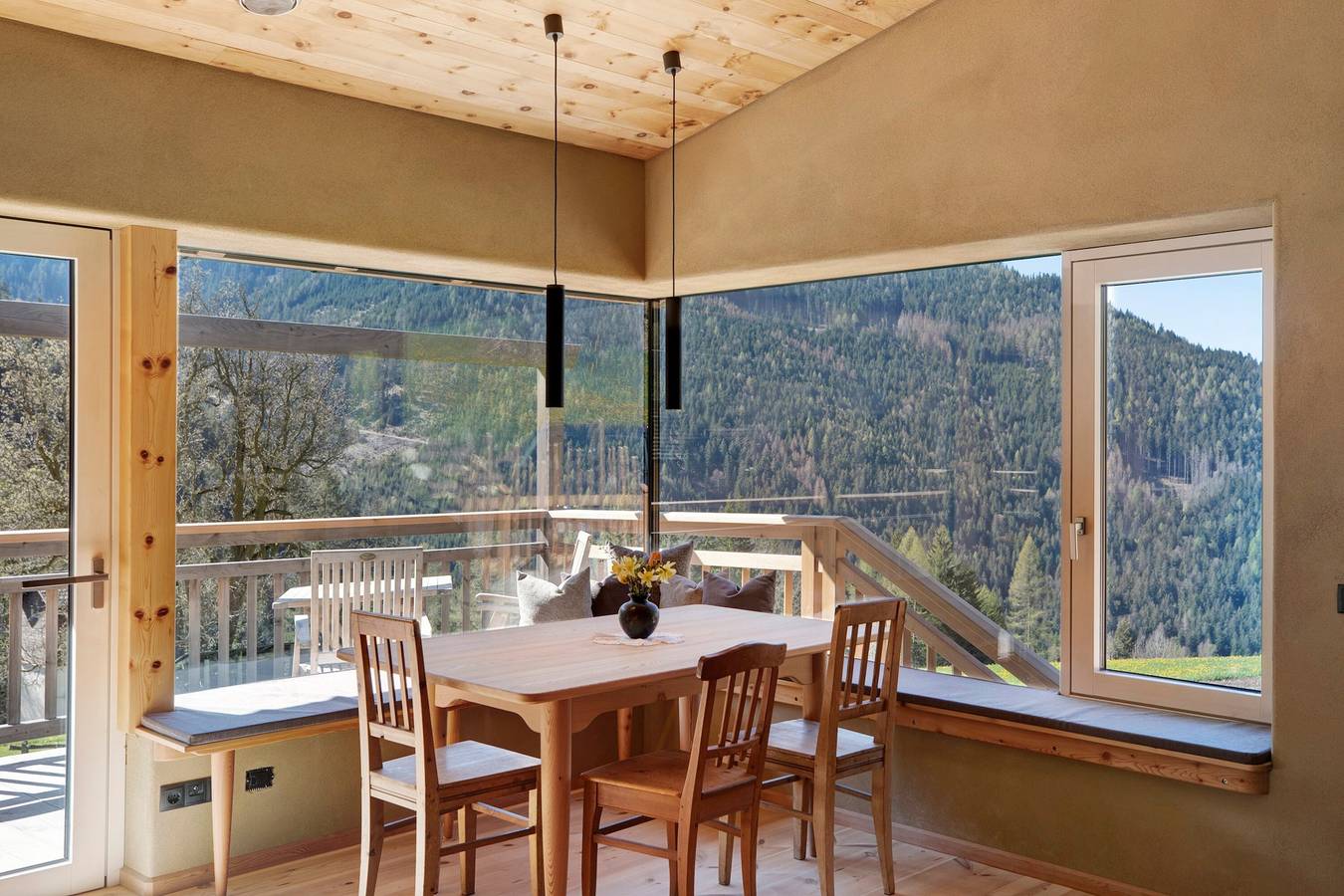 Appartamento intero, Appartamento di vacanza "Pitschlhof Apt Zirbe" con vista sulle montagne e terrazza privata in Redagno, Aldino