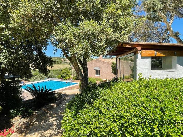 Location de vacances pour 2 personnes, avec terrasse et vue ainsi que jardin et piscine à Sant'Antonio di Gallura - 4