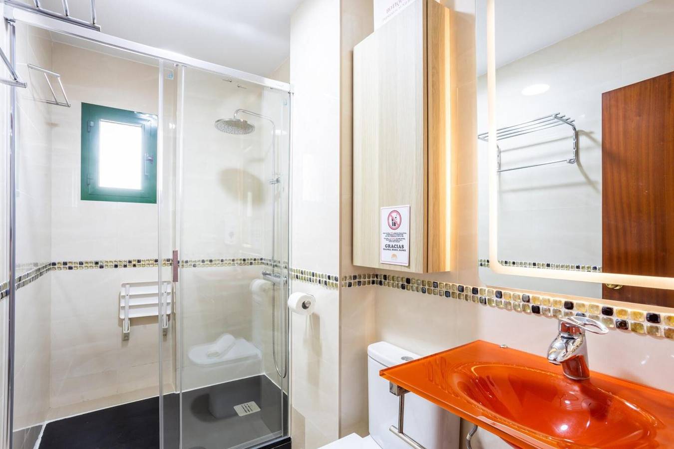 Estúdio inteiro, Estúdio 'San Felipe Neri Free Parking' com vista mar, Wi-Fi e ar condicionado in Playa La Victoria, Cádis