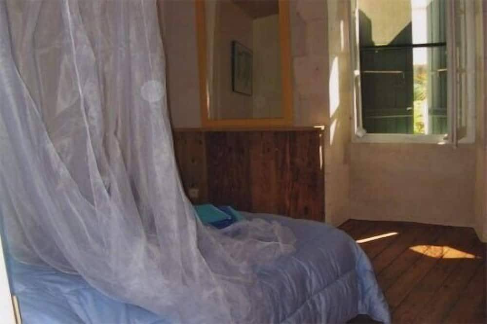 Ile de Ré family house near the Port of Saint Martin from 2 to 9 people in Saint-Martin-de-Ré, Ile de Re