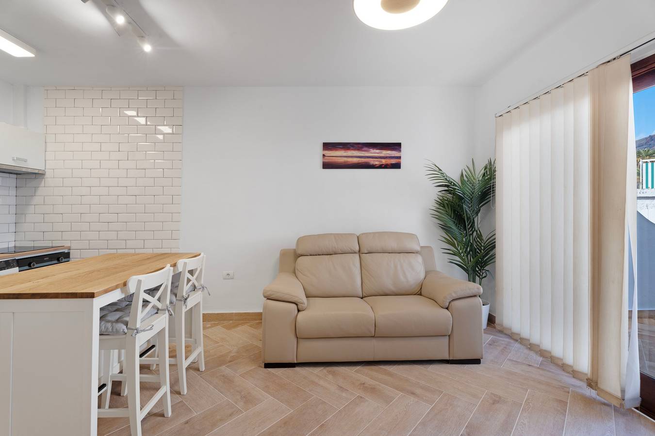 Apartamento entero, Vacaciones 'Delfin Amarillo' con balcón y Wi-Fi in Playa de los Guíos, Santiago del Teide