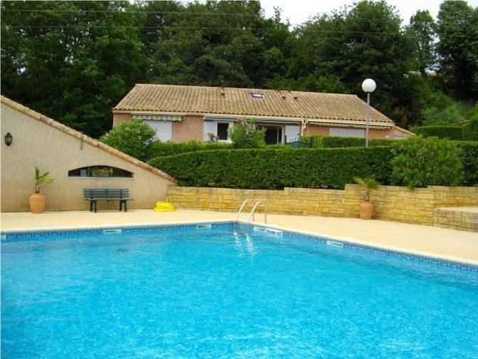 Location de vacances pour 6 personnes, avec terrasse ainsi que vue et piscine à Saint-Martin-d'Ardèche - 4