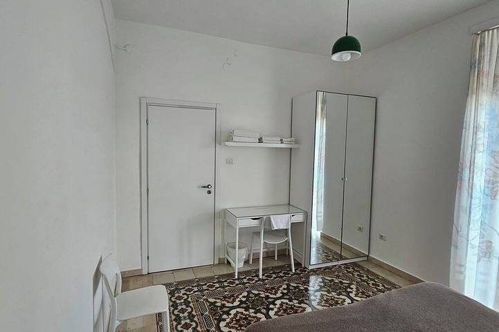 Double or Twin - Shared Bathroom and Private Parking in Loco in Potenza, Potenza Provinz