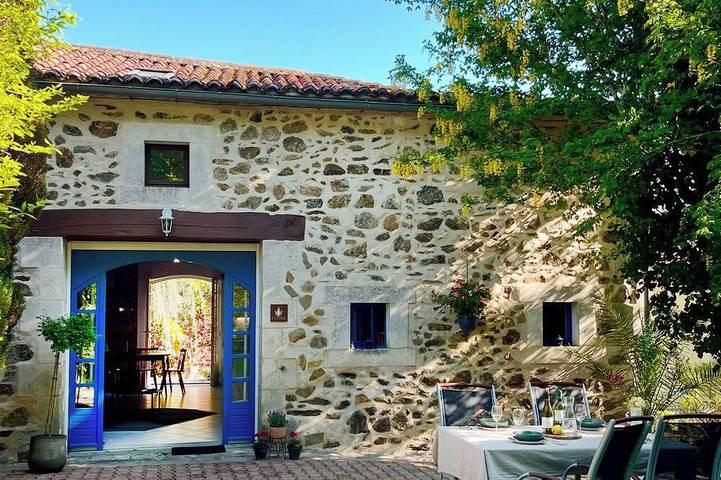 Gîte pour 6 personnes, avec jardin et piscine, animaux acceptés