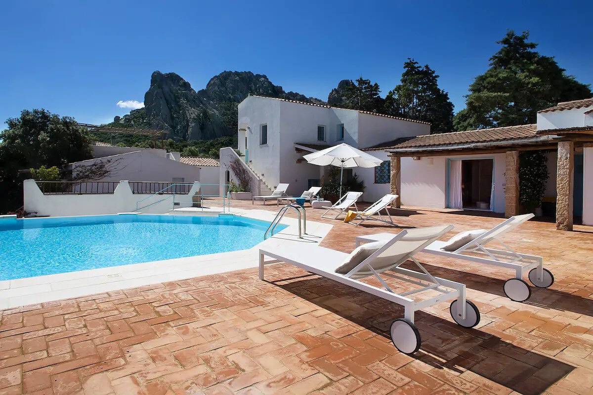 Appartamento intero, Appartamento "Casa di charme a San Pantaleo" con Piscina condivisa, A/C, Wi-Fi e Terrazza in San Pantaleo, Costa Smeralda
