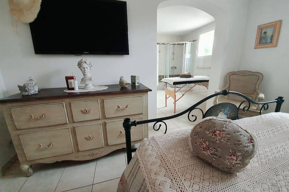 Pretty villa for 7 people with swimming pool and summer kitchen, 10 minutes from the sea! in Châteauneuf-les-Martigues, Istres region