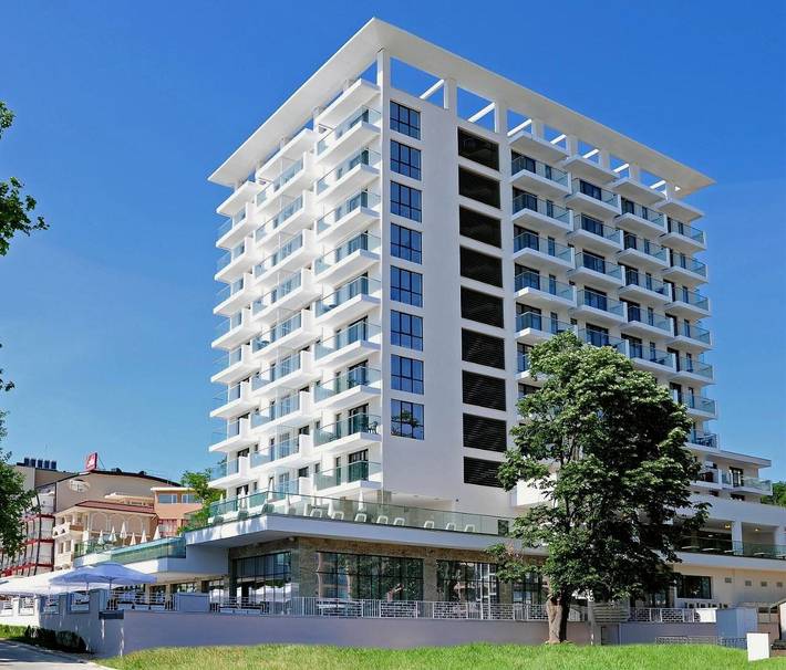 Hôtel pour 3 personnes, avec piscine et jardin ainsi que terrasse et sauna
