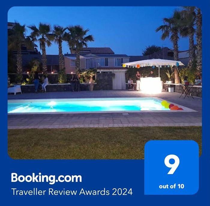 Casa vacanza per 4 persone, con Balcone e Terrazza nonché Giardino e Piscina a San Pietro Clarenza