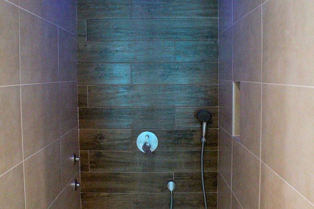 Villa Noah (5 *): Steinhaus, Beheitzer pool, Whirlpool, Sauna, Fitness in Krk Stadt, Krk